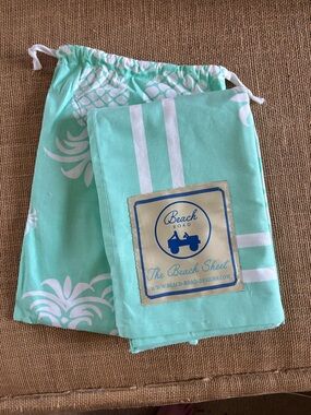 PINEAPPLES TRAVEL BEACH SHEET - LIGHTWEIGHT, COMPACT